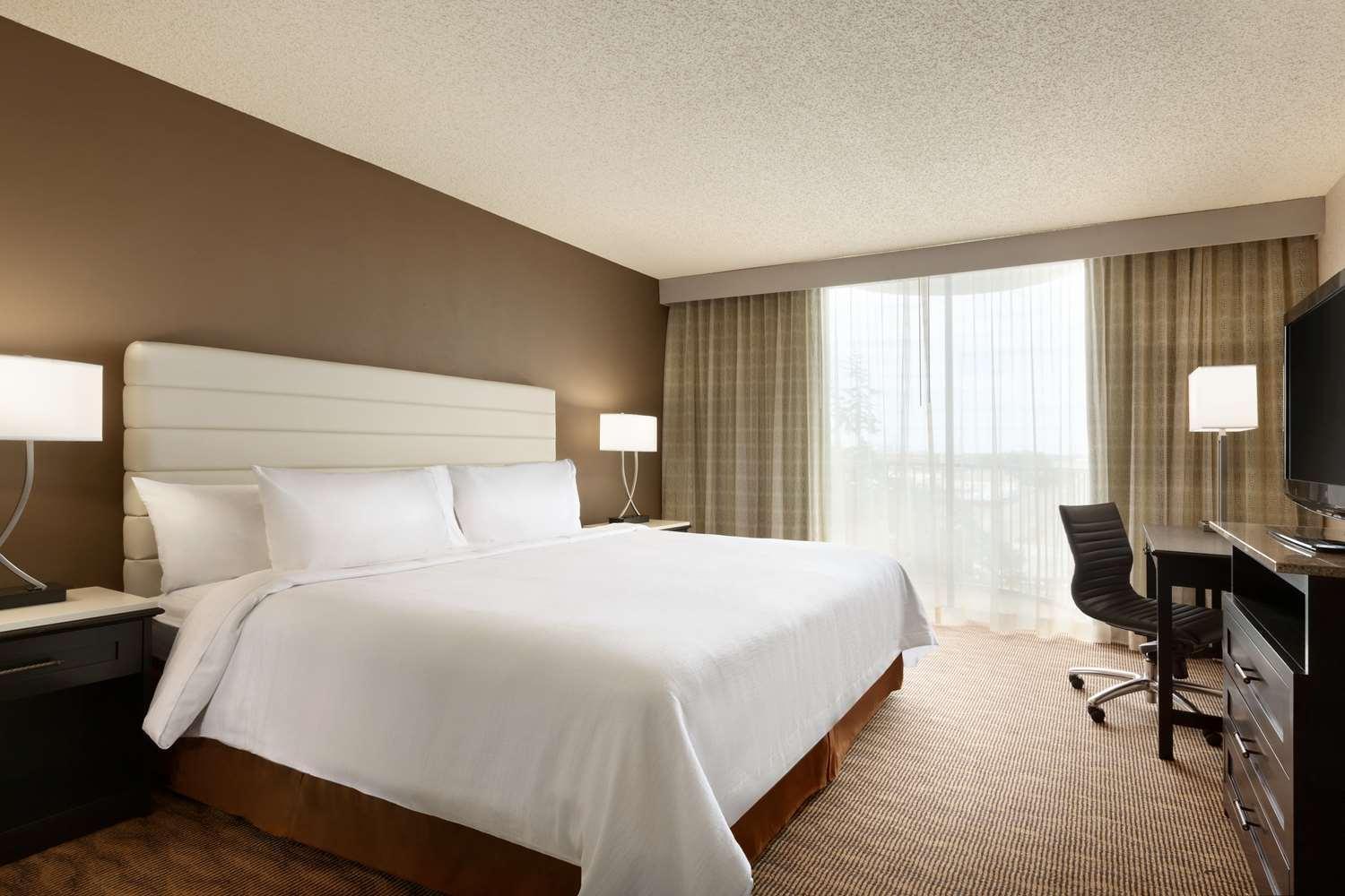 Hotel Embassy By Hilton Will Rogers Airport Oklahoma City