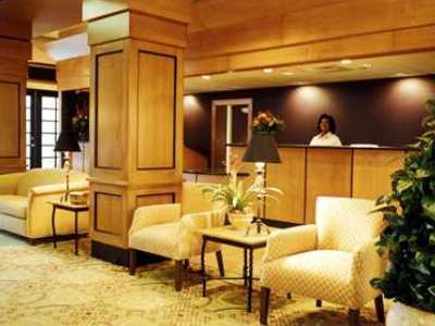 Hotel Embassy By Hilton Will Rogers Airport 4*