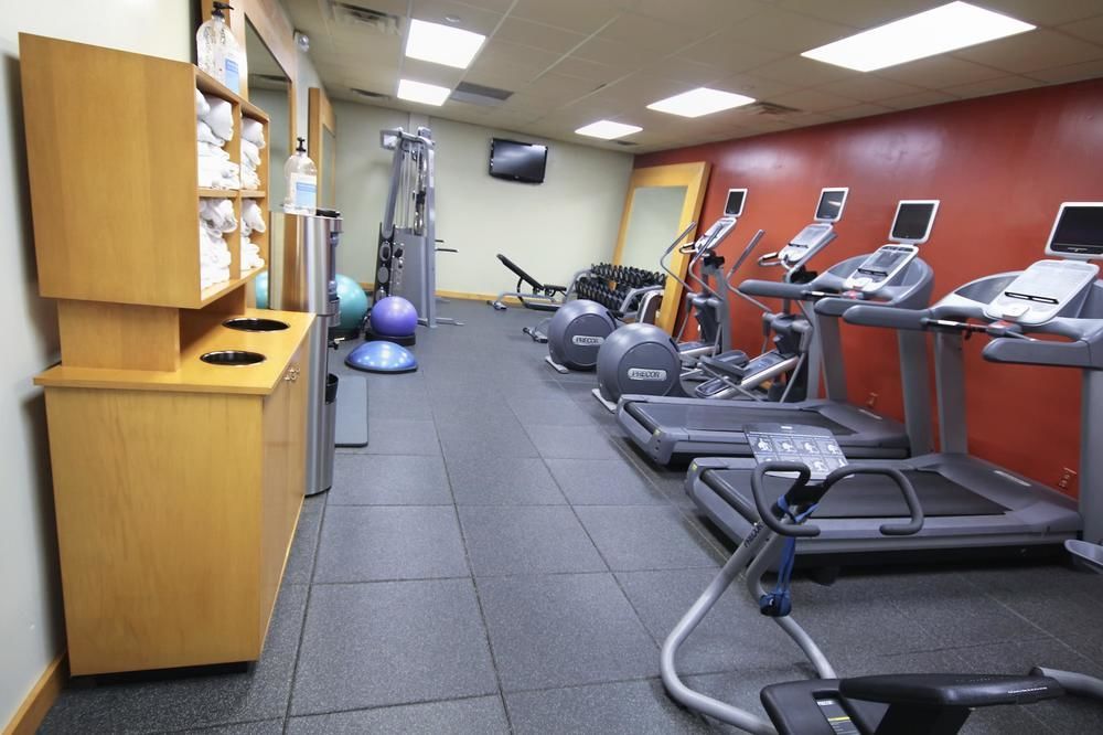 Hotel Embassy By Hilton Will Rogers Airport 4*